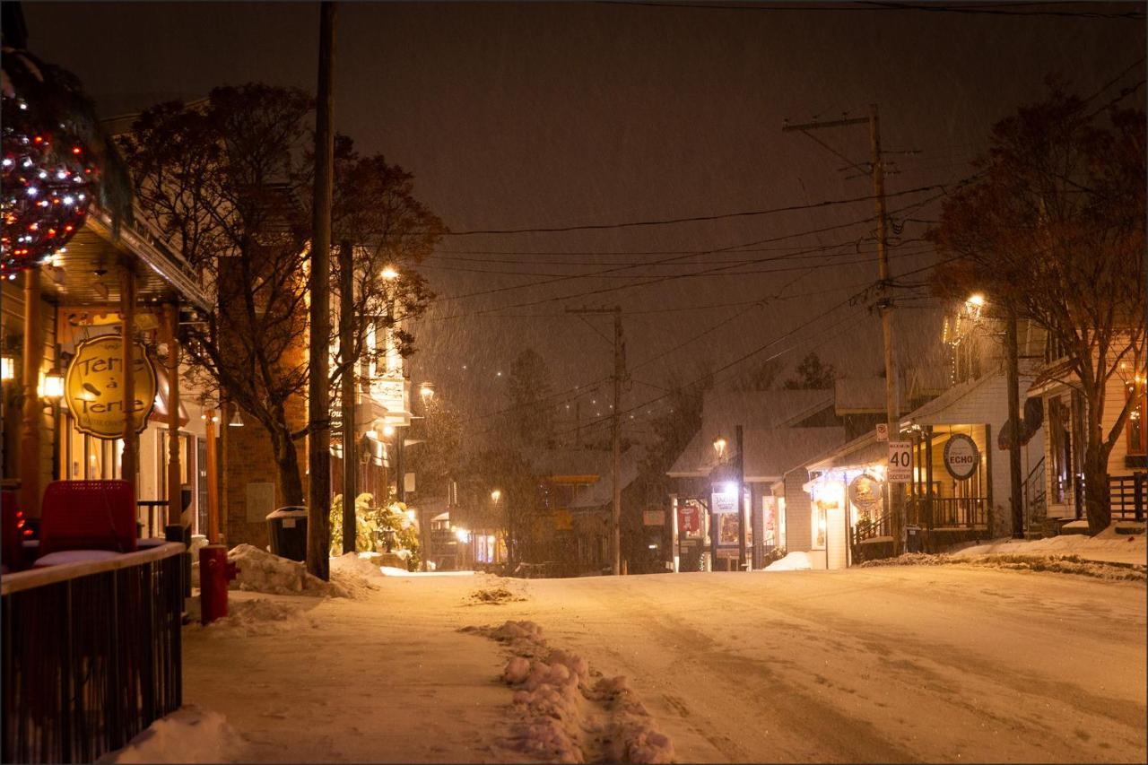Au Coeur De Saint-Sauveur Acomodação com café da manhã Exterior foto